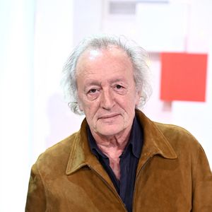 Une affection grave de la plèvre pouvant provoquer un effondrement partiel ou total d’un poumon.

Exclusif - Didier Barbelivien - Enregistrement de l'émission "Vivement Dimanche, spéciale M.Galabru", au Studio Gabriel à Paris, présentée par M.Drucker et diffusée le 22 janvier © Guillaume Gaffiot / Bestimage