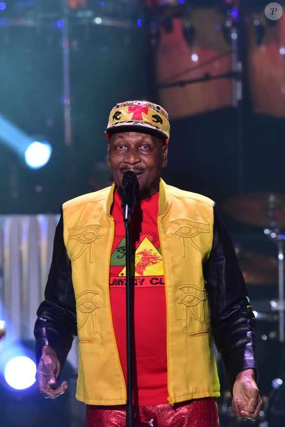 "C'est avec une profonde tristesse que je partage que mon mari, Jimmy Cliff, a traversé suite à une crise suivie d'une pneumonie", écrit la compagne de l'interprète de Reggae Night, sur le réseau social, en partageant une photo de son défunt époux, en concert.

Exclusif - Jimmy Cliff - Enregistrement de la dernière émission "Les Années Bonheur". © Giancarlo Gorassini / Bestimage
© Giancarlo Gorassini / Bestimage