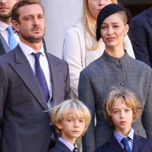 Une heureuse nouvelle confirmée par le Palais de Monaco !

Andrea Casiraghi, Beatrice Borromeo, Francesco Casiraghi, Stefano Casiraghi dans la cour du palais princier le jour de la fête nationale de Monaco. © Jean-Charles Vinaj / Pool Monaco / Bestimage