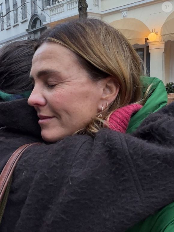 Tess, la fille de Marine Vignes, part vivre à Copenhague. Photos des au revoir avec toute la famille.