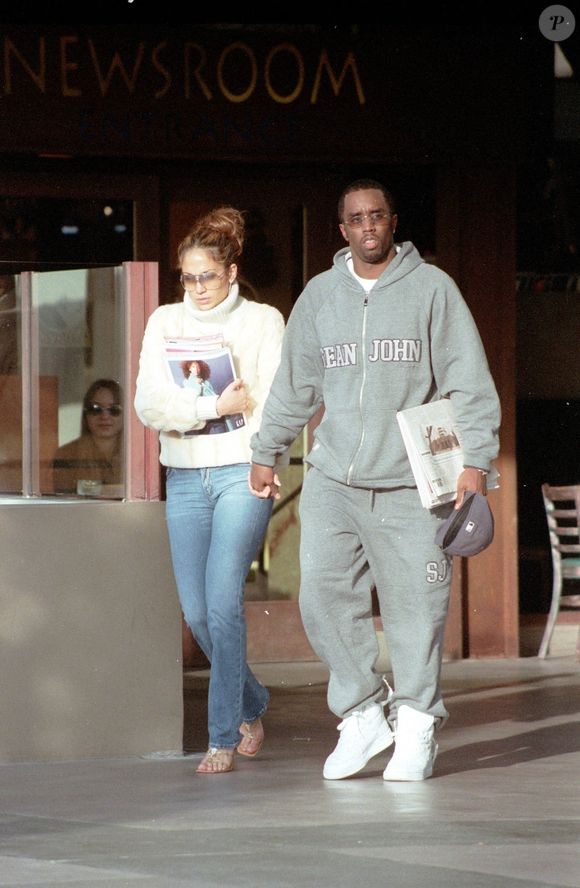 Sean Combs (Puff Daddy, Puffy, Diddy, P. Diddy) a reposté sur les réseaux sociaux cette vieille photo de lui et Jennifer Lopez, photo du 14 décembre 2000. ©Backgrid USA / Bestimage
