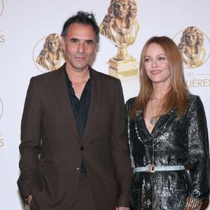 Vanessa Paradis et son mari Samuel Benchetrit (auteur et metteur en scène de la pièce « Maman » dans laquelle Vanessa est nominée) - 33ème « Nuit des Molières » aux Folies Bergère à Paris le 30 Mai 2022. Bertrand Rindoff / Bestimage