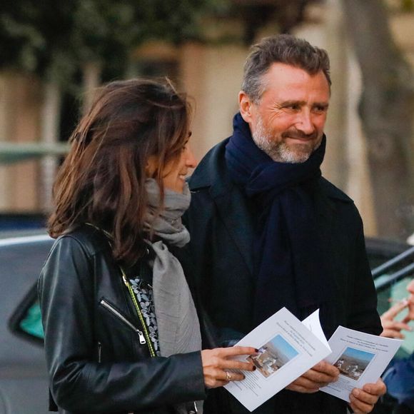 Alexandre Brasseur et sa compagne Isabelle Regourd - Hommage à Charlotte Valandrey en l'église Saint François-Xavier, à Paris, le 6 octobre 2022. 

© Christophe Clovis/Bestimage