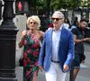La demande en mariage s'est faite devant un frigo

Sophie Davant et son compagnon William Leymergie - Mariage de Claude Lelouch à la mairie du 18ème à Paris. Le 17 juin 2023. Photo : Agence / Bestimage