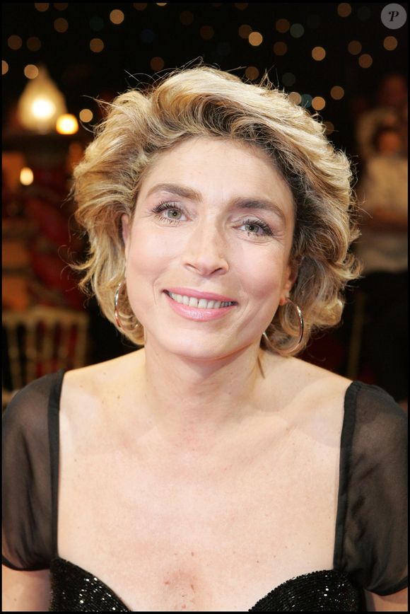 Marie-Ange Nardi sur l'émission Le Plus grand cabaret du monde en 2005.
Crédit : BAHI / BESTIMAGE