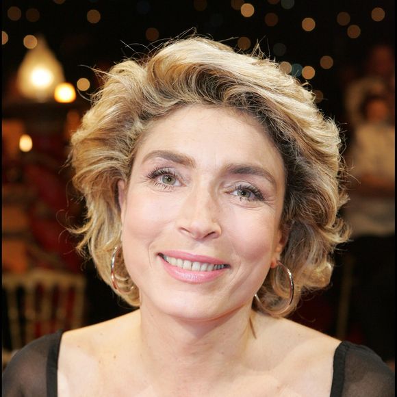 Marie-Ange Nardi sur l'émission Le Plus grand cabaret du monde en 2005.
Crédit : BAHI / BESTIMAGE