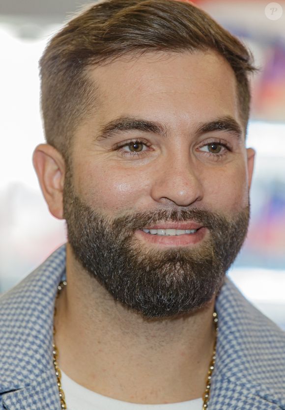 Exclusif - Le chanteur Kendji Girac en séance de dédicaces pour son autobiographie Mi vida à la Librairie du Furet du Nord à Lille, France, le 1er octobre 2025. © Stephane Vansteenkiste/Bestimage