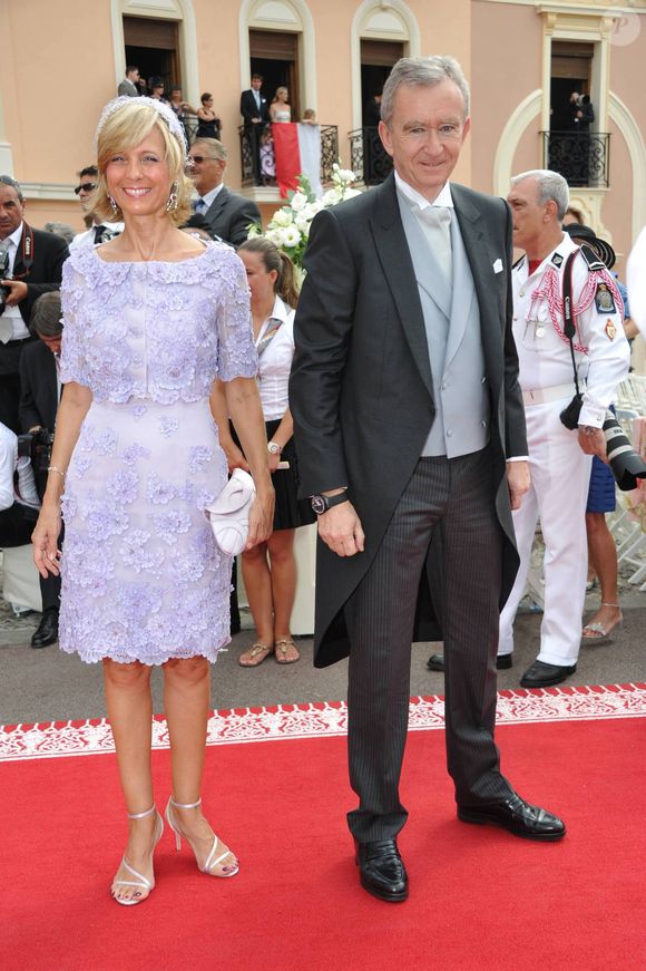 Bernard Arnault et son épouse Hélène arrivent à la cérémonie religieuse du mariage du Prince Abert II de Monaco avec Charlene Wittstock qui s'est tenue dans la cour principale du Palais Princier à Monaco le 2 juillet 2011. Une liste d'invités composée de familles royales, de célébrités internationales et de chefs d'État assiste aux célébrations. Photo by ABACAPRESS.COM
