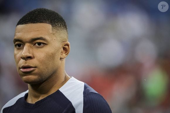 Il apprécie aussi le climat et le rythme de vie plus détendu.

Kylian Mbappé (archives)

ELYxandro Cegarra / Panoramic / Bestimage