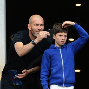 Zinedine Zidane et son fils Elyaz lors du match amical France - Belgique au Stade de France, Saint-Denis, France, le 7 Juin 2015. Photo Nicolas Briquet/ABACAPRESS.COM