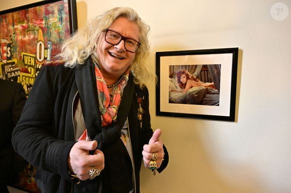 Le palais a donc été attribué automatiquement à sa banque, Swiss Life, pour 8 millions d’euros.

Pierre-Jean Chalençon - D.Lisnard, le maire de Cannes, a honoré le parcours artistique de Michèle Mercier, grande comédienne française, et lui a remis les insignes d’Officier de l’Ordre des Arts et des Lettres dans son bureau à l’Hôtel de Ville.
© Bruno Bebert / Bestimage