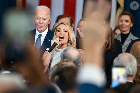 Carrie Underwood se produit lors de la cérémonie d'investiture de Donald Trump en tant que 47e président des États-Unis dans la rotonde du Capitole à Washington, D.C., lundi 20 janvier 2025.  Pool photo by Kenny Holston/UPI/ABACAPRESS.COM