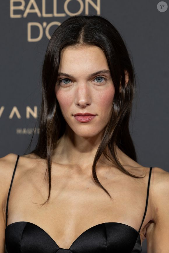 Charlotte Cardin au photocall de la 69ème cérémonie du Ballon D'Or 2025 au théâtre du Châtelet à Paris, le 22 septembre 2025.

Photo : Cyril Moreau / Bestimage