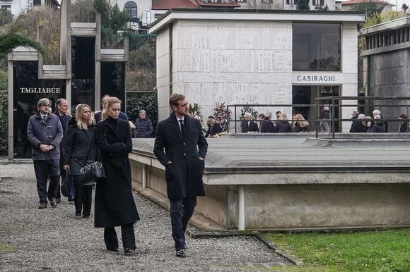 Pierre Casiraghi et sa femme Beatrice Borromeo - Obsèques de Fernanda Biffi Casiraghi (99 ans), mère de Stefano Casiraghi, à Fino Mornasco, Italie, le 9 décembre 2024. © Emanuele Roberto De Carli/IPA via ZUMA Press/Bestimage