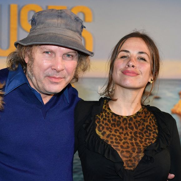 Philippe Katerine a accepté de rares confidences à Laurent Baffie dans le podcast "Coloscopie"

Billy, le fils de Philippe Katrine et Julie Depardieu, Philippe Katerine, sa fille Edie Blanchard - Avant-première du film "Voleuses" diffusé sur Netflix.
Paris 
© Veeren / Bestimage