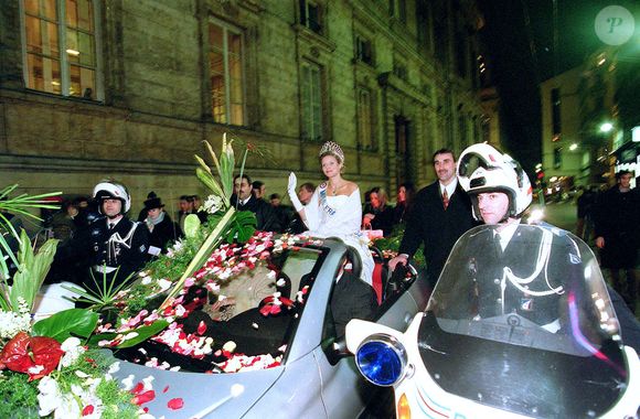 Sylvie Tellier à son retour à Lyon après son sacre de Miss France 2002, le 18 janvier 2002, en France. Photo : Daniel Giry / Bestimage.