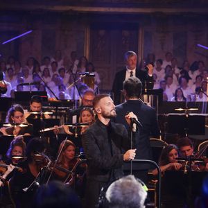 Exclusif - Matt Pokora (M. Pokora) lors de l'enregistrement de l'émission Le Grand Echiquier - Spécial Claude François présentée par C.Chazal et A.Manoukian et diffusée le 13 janvier sur France, à l'Opéra royal du château de Versailles, accompagné par l'Orchestre de l'Opéra Royal à Versailles, France, le 16 septembre 2025. Jack Tribeca/Bestimage