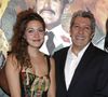 Alors que de nombreux "enfants de" s'évertuent à prouver qu'ils ont travaillé dur pour percer malgré leur statut, Louise Chabat assume pleinement de son côté la vie privilégiée dont elle a hérité grâce à son père, Alain Chabat. 

Alain Chabat er sa fille Louise à l'avant première du film "Marsupilami" Paris © AGENCE / BESTIMAGE