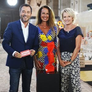 Exclusif - Bernard Montiel, Laurence Jenkell et Sophie Davant - Backstage de l'enregistrement de l'émission prime "Affaire conclue" dans les écuries du château de Chantilly, présentée par S.Davant et qui sera diffusée sur France 2 le 15 septembre 2020. Le 9 juillet 2020
© Guillaume Gaffiot / Bestimage