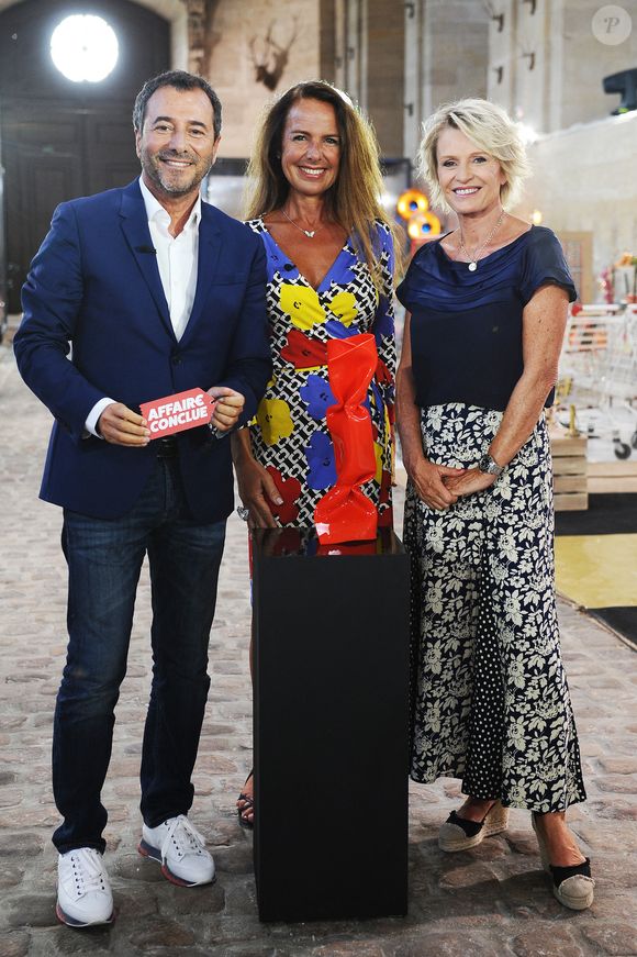 Exclusif - Bernard Montiel, Laurence Jenkell et Sophie Davant - Backstage de l'enregistrement de l'émission prime "Affaire conclue" dans les écuries du château de Chantilly, présentée par S.Davant et qui sera diffusée sur France 2 le 15 septembre 2020. Le 9 juillet 2020
© Guillaume Gaffiot / Bestimage