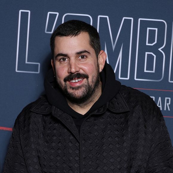 "La production de l’artiste a exigé de faire valider obligatoirement toutes les photos avant diffusion. Des conditions qui entravent le libre exercice de notre profession. La rédaction du Dauphiné  a donc décidé de ne pas couvrir ce spectacle." Aïe !

Artus - Première du documentaire "Dans l'ombre" au cinéma MK2 Bibliothèque à Paris le 17 décembre 2024. © Denis Guignebourg/Bestimage