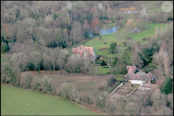 Exclusif - La nouvelle maison de Brad Pitt et Angelina Jolie, le château Gabriel à Berneville près de Deauville, appartenait avant à Yves Saint Laurent et Pierre Bergé. © AGENCE / BESTIMAGE
