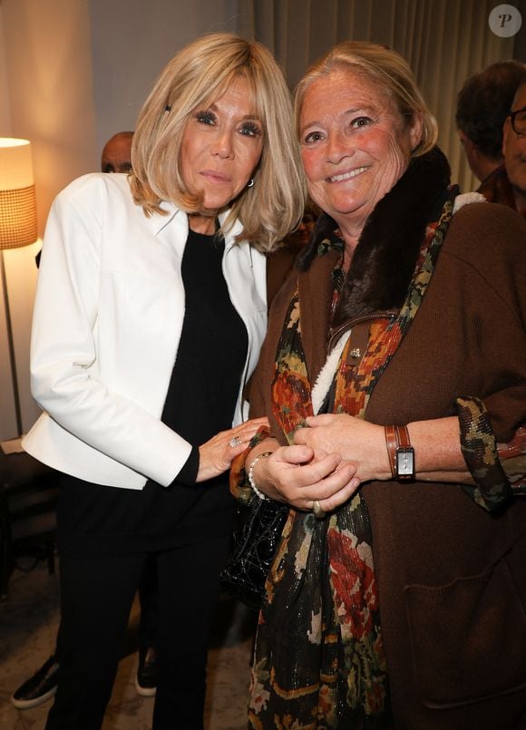 Brigitte Macron et Marina Carrère d'Encausse - 7ème remise du prix "Fonds de dotation Line Renaud-Loulou Gasté" pour la recherche médicale à la Maison de la Recherche à Paris le 17 novembre 2025. © Coadic Guirec/Bestimage