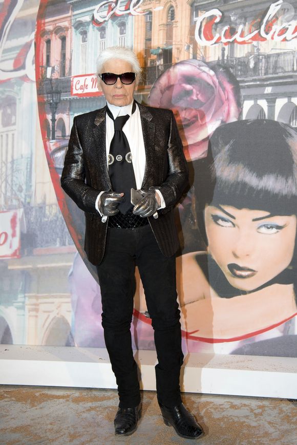 Elle dispose de six chambres, quatre salles de bains, une salle de douche, deux dressings, ainsi qu’une terrasse de 237 m² avec vue panoramique sur la Méditerranée.

Karl Lagerfeld. - 62eme bal de la Rose dans la Salle des Etoiles du Sporting de Monte Carlo, le 19 mars 2016. Cette soirée est organisée au profit de la Fondation princesse Grace. La princesse Caroline de Hanovre Présidente de la Fondation princesse Grace a demandé à son ami le styliste Karl Lagerfeld d'imaginer ce bal en faisant escale à Cuba. © Palais princier / Luc Castel / Monte Carlo Société des Bains de Mer via Bestimage