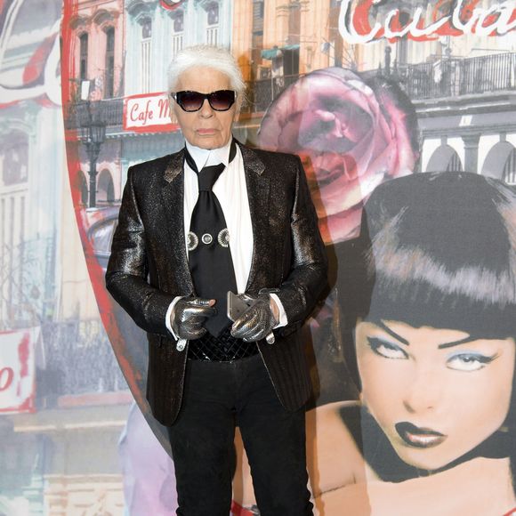 Elle dispose de six chambres, quatre salles de bains, une salle de douche, deux dressings, ainsi qu’une terrasse de 237 m² avec vue panoramique sur la Méditerranée.

Karl Lagerfeld. - 62eme bal de la Rose dans la Salle des Etoiles du Sporting de Monte Carlo, le 19 mars 2016. Cette soirée est organisée au profit de la Fondation princesse Grace. La princesse Caroline de Hanovre Présidente de la Fondation princesse Grace a demandé à son ami le styliste Karl Lagerfeld d'imaginer ce bal en faisant escale à Cuba. © Palais princier / Luc Castel / Monte Carlo Société des Bains de Mer via Bestimage