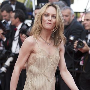 Vanessa Paradis - Montée des marches du film "La fille inconnue" lors du 69ème Festival International du Film de Cannes. Le 18 mai 2016. © Borde-Jacovides-Moreau/Bestimage