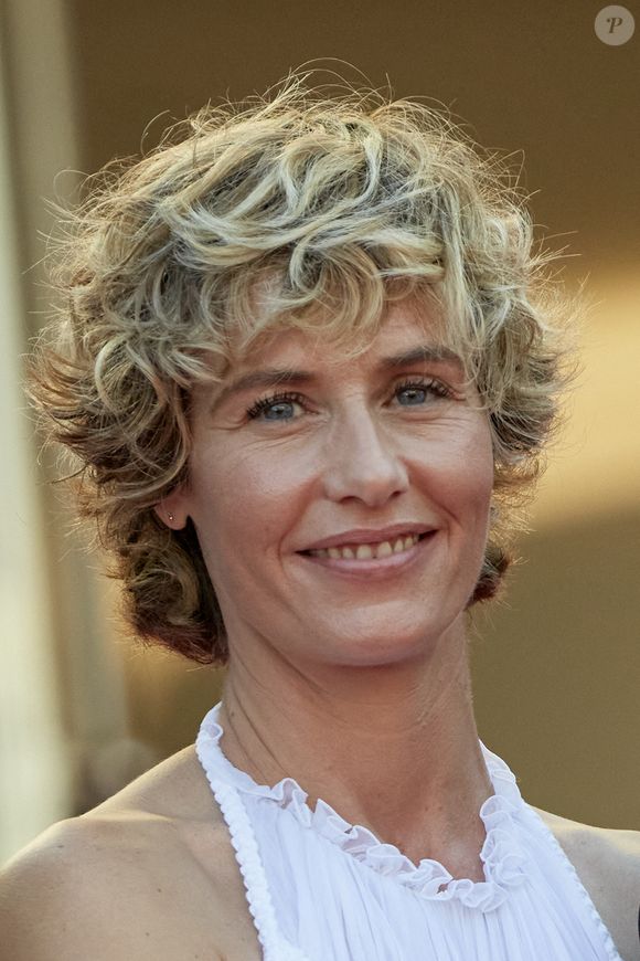 "Oui, j'ai deux enfants, dont j'aimerais que vous ne citiez pas les prénoms si c'est possible", a-t-elle ainsi indiqué 

Cécile de France - Montée des marches du film "De son vivant" lors du 74e Festival de Cannes. Le 10 juillet 2021. © Borde-Jacovides-Moreau / Bestimage