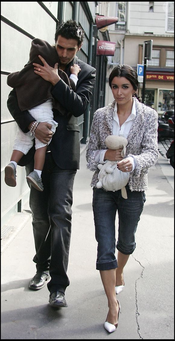 Ce dernier est le père de son aîné, Aaron.
Jenifer, Maxim Nucci et leur fils à Paris.
©AGENCE / BESTIMAGE
