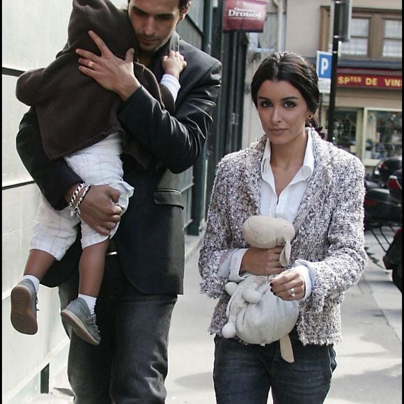 Ce dernier est le père de son aîné, Aaron.
Jenifer, Maxim Nucci et leur fils à Paris.
©AGENCE / BESTIMAGE