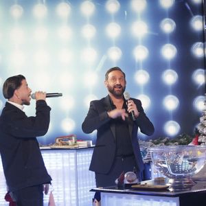 Exclusif - Yanns (Yannick Schweitzer,) et Cyril Hanouna sur le plateau de l'émission "Touche pas à mon poste" (TPMP) diffusée en direct sur C8 le 19 décembre 2024 

© Jack Tribeca / Bestimage