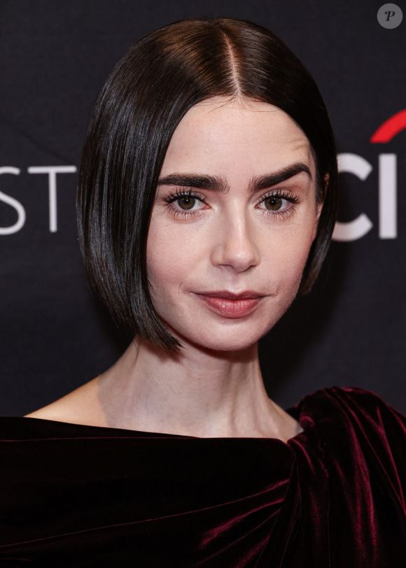 Lily Collins au théâtre Dolby le 10 avril 2026. 
Backgrid USA / Bestimage