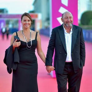 Très discret sur sa vie privée, le couple (ndlr : ils forment une famille recomposée puisqu'elle est maman de Luigi, fruit de ses amours avec un ancien compagnon Julien, tandis que lui est papa de Kalil né de sa relation avec Emmanuelle Cosso) a même caché son mariage pendant un moment.

Julia Vignali et Kad Merad à Nouvelle Vague au 51ème Festival du Film Américain de Deauville le 12 septembre 2025 à Deauville, France @Franck Castel/Abaca