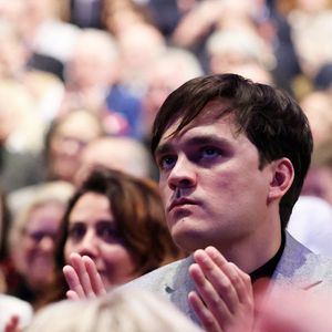 Exclusif - Alain-Fabien Delon lors de la soirée hommage Ciné-concert symphonique "Alain Delon, le dernier Samouraï" au palais des congrès à Paris le 8 novembre 2024 le jour de son anniversaire. Pour cette soirée, le chef d'orchestre Vahan Mardirossian a dirigé l'orchestre symphonique de Douai.

© Jacovides / Moreau / Bestimage