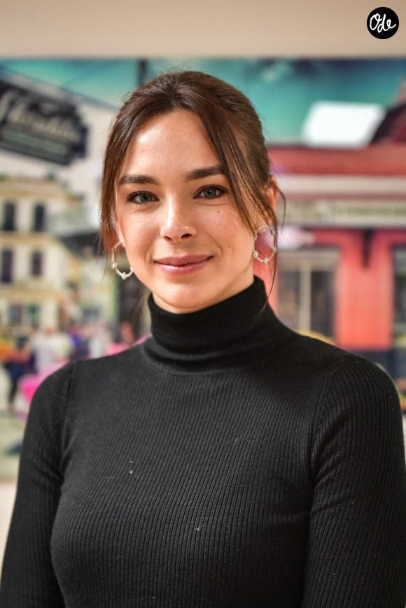 Marine Lorphelin, médecin généraliste, mannequin et Miss France 2013, pose pour une photo lors d'une visite de presse au Centre de référence et de compétence sur la mucoviscidose (CRCM) de l'hôpital Necker-Enfants malades - AP-HP à Paris, en France, le 4 décembre 2023. Photo de Firas Abdullah/ABACAPRESS.COM
