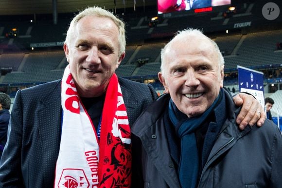 Il tient à ce qu'ils aillent dans des grandes écoles. Car pour François Pinault, il s'agit là d'un grand regret. 

François-Henri Pinault et son père François Pinault  - Finale de la Coupe de France: PSG - Rennes (2-2). Les Rennais remportent la coupe aux tirs aux buts, leur premier trophée depuis 1971. Stade de France, Paris, le 27 avril 2019. AGENCE / BESTIMAGE