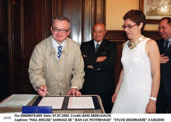 Mariage de Jean-Luc Petitrenaud et Sylvie Desormière à Meudon en 2002. Paul Bocuse parmi les invités et témoin. Le 7 juillet 2002.