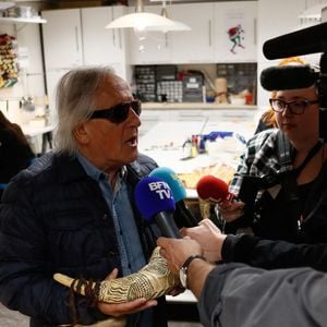 Exclusif - Gilbert Montagné - Gilbert Montagné assite à une représentation spéciale du spectacle "Le Roi Lion" audiodécrite à destination des malvoyants au théâtre Mogador à Paris, France, le 07 juin 2025. © Christophe Clovis / Bestimage