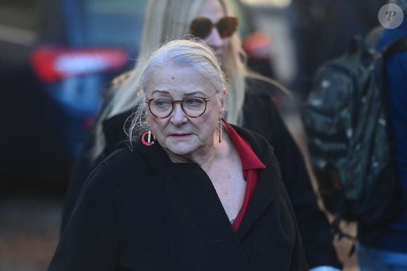 ... et au cours duquel elle aura une pensée toute particulière pour ce demi-frère découvert sur la tard. 

Josiane Balasko, Marilou Berry, quittant la cérémonie des funérailles de l'acteur français Michel Blanc à l'église Saint Eustache à Paris, France, le 10 octobre 2024.  Photo par Franck Castel/ABACAPRESS.COM