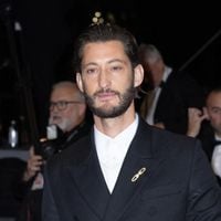 “Contrast Therapy” : Découvrez cette tendance bien être adoptée par Pierre Niney, qui l’aide peut-être à tenir le rythme pendant le Festival de Cannes