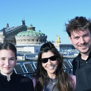 Exclusif - la cheffe Philippine Jaillet (top chef), Reem Kherici, le chef Charles Neyers (top chef) - Le rooftop du Kimpton St Honoré Paris accueille tous les dimanches "Fifi & Charles" (les chefs Philippine Jaillet et Charles Neyers). Le 9 avril 2025. © Rachid Bellak / Bestimage