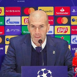 Zinédine Zidane est devenu le nouveau sélectionneur de l'équipe de France.

L'entraîneur-chef du Real Madrid Zinedine Zidane assiste à une conférence de presse de Ligue des Champions, Groupe B, match de football entre Shakhtar Donetsk et le Real Madrid au stade Olimpiyskiy de Kiev. PacificPressAgency / Bestimage
