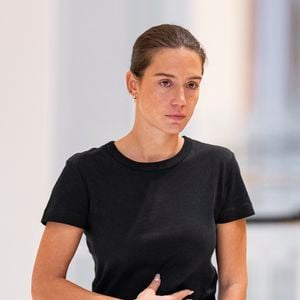 Doums est par ailleurs accusé par Adèle Exarchopoulos de violences conjugales répétées pour des faits présumés commis entre 2017 et 2025.

Adèle Exarchopoulos - Sortie du procès du rappeur Doums accusé de violences conjugales par Adèle Exarchopoulos au palais de justice de Paris, France, le 29 juin 2026. © Pierre Perusseau/Bestimage