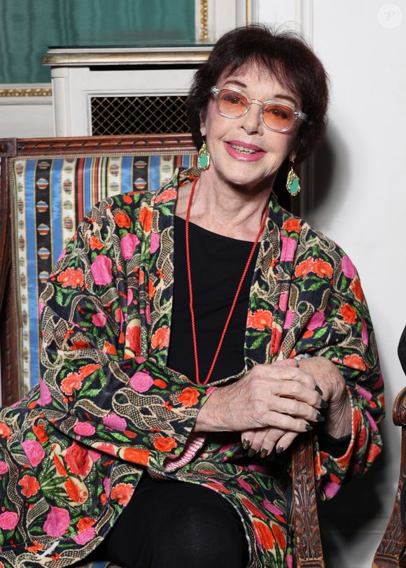 Elle a agrandi son jardin pendant des années, avant d’en réduire l’entretien.

Denis Guignebourg/BestImage lors de la remise des prix de l'académie Alphonse Allais à paris le 18 novembre 2025 dans les salons d'honneur de la SACD.
© Denis Guignebourg / Bestimage