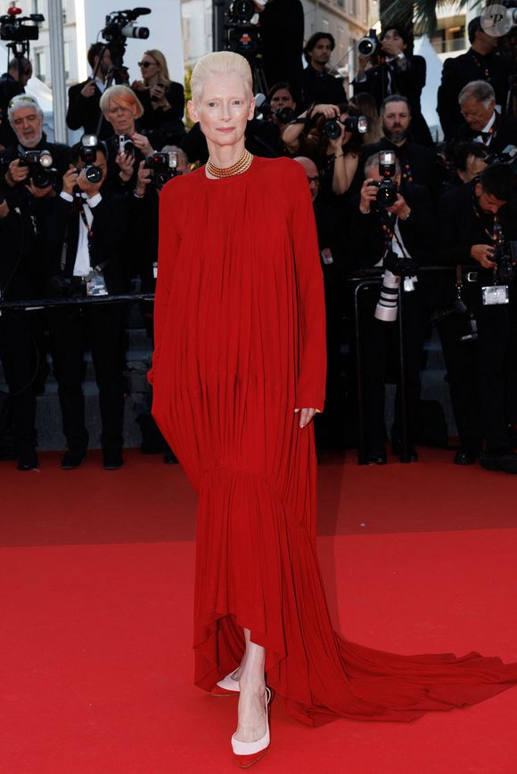 Tilda Swinton - Montée des marches pour la cérémonie de clôture du 79ème Festival International du Film de Cannes, le 23 mai 2026. © Jacovides-Moreau / Bestimage