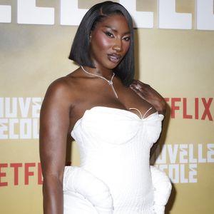 Jeudi 20 février 2025, elle a sortie le clip de son nouveau single, intitulé Chimiyé. 

Aya Nakamura - Photocall de la saison 3 de la série Netflix "Nouvelle Ecole 2024" à Paris le 2 juillet 2024. © Jack Tribeca / Bestimage