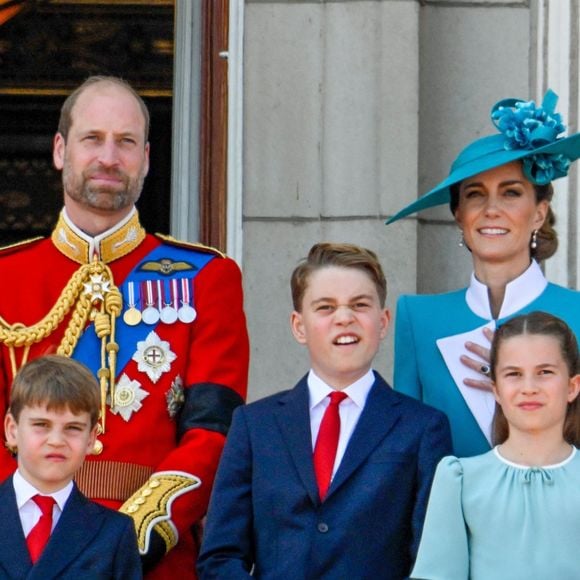 Le prince William, prince de Galles, Le prince Louis de Galles, Le prince George de Galles, Catherine (Kate) Middleton, princesse de Galles, La princesse Charlotte de Galles - Les membres de la famille royale britannique au balcon de Buckingham Palace lors de la cérémonie Trooping the Colour à Londres, le 14 juin 2025. © Backgrid / Bestimage